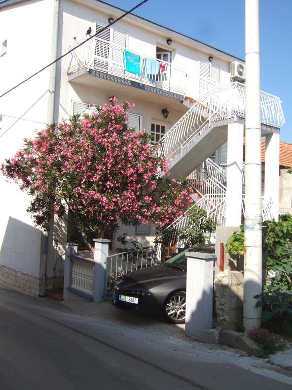 Apartments Bibijana باكوشتاني الغرفة الصورة