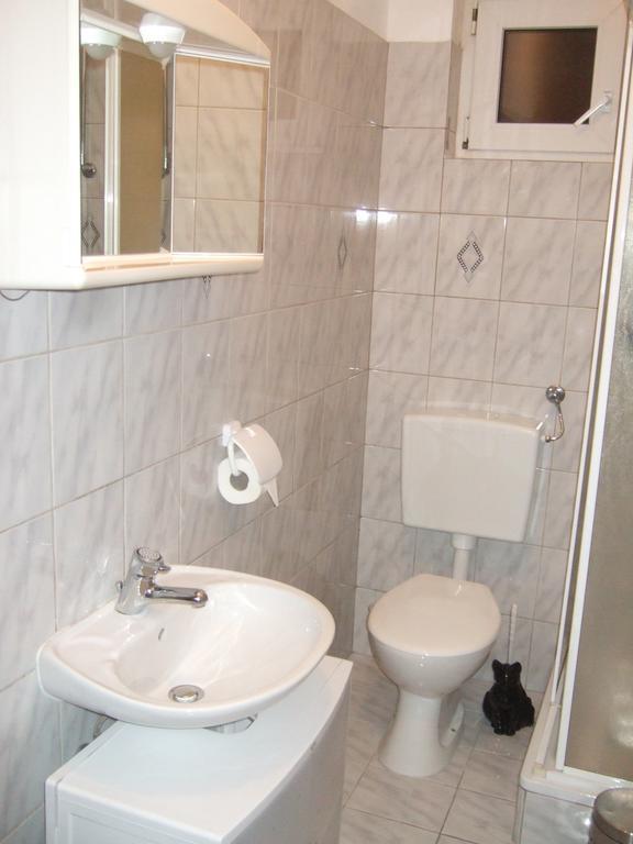 Apartments Bibijana باكوشتاني الغرفة الصورة